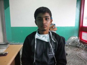 كلاجئ من الروهنغا في بنغلادش، ذهب قاسم إلى ثانوية محلية على أمل أن يصبح طبيباً، ولكنه طُرد عندما علم مدراء المدرسة عن وضعه كلاجئ. 