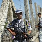 الأمن في ميانمار يروع سكانا مسلمين ويدنس مسجدا