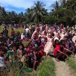 مسلمو الروهنغيا يفرون إلى بنغلاديش هرباً من بطش جيش ميانمار