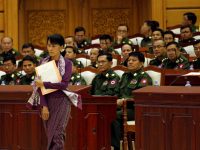 بعد عام على وصولها إلى السلطة.. زعيمة ميانمار “الحقيقية” محبطة من الأوضاع داخل بلادها