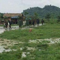 جنود ميانمار يدنسون مسجدا بالبول بعد العبث بالمصاحف