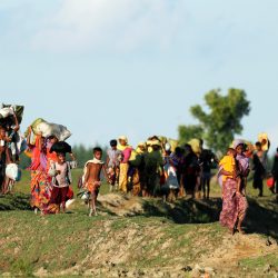 زعيمة ميانمار تحتفل بذكرى اتفاق وقف النار المستثنى منه الروهنغيا