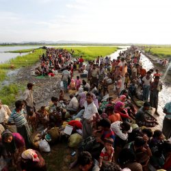 شاهد: أمواج بشرية من الروهنغيا تواصل النزوح من ميانمار وسط عجز دولي