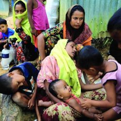 بالصور.. لاجئو الروهنغيا يتلقون المساعدات من جيش بنغلادش