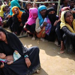 لاجئون روهنغيا عالقون في منطقة محايدة على حدود بنغلاديش وميانمار تمنع عنهم المساعدات