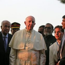 البابا لا يذكر الرهنغيا بالاسم مجددا ويدعو لحل أزمة لاجئي ميانمار