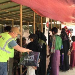 جمعية تركية توزع مساعدات طبية لمسلمي الروهنغيا بمخيمات بنغلادش