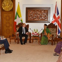 وزير خارجية بريطانيا يلتقى زعيمة ميانمار في ناي بي تاو
