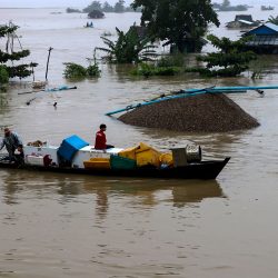 صور.. آلاف السكان يهربون من مياه الفيضانات في ميانمار
