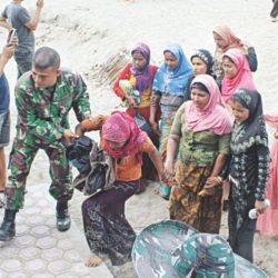 قيادي روهنغي : يجب ألا تندفع بنغلادش في إعادة توطين اللاجئين الروهنغيا