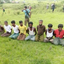 منظمة إغاثية توزع مساعدات على الروهنغيا في بنغلادش