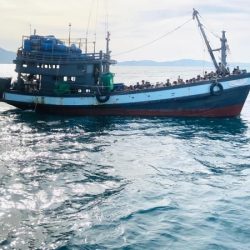 اندونيسيا ترصد مئات العالقين الروهنغيا على البحر وتتأهب لمنعهم من دخول أراضيها