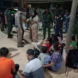 بنغلادش تنقل المعزولين الروهنغيا في الجزيرة إلى الملاجئ مع اقتراب إعصار مدمر