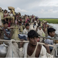 اندونيسيا ترصد زورقا يحمل لاجئين من الروهنغيا قبالة شواطئها