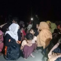 أكثر من 200 لاجئ روهنغي بينهم ميت يصلون إلى ماليزيا بقارب متهالك