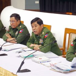 الآلاف يفرون في غرب ميانمار والجيش يخطط لعمليات جديدة
