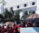 البوذيون يحرقون منطقة كاملة لمسلمي بورما