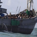 إندونيسيا تنقذ 65 طالب لجوء بعد أن أبعدت البحرية الأسترالية قاربهم