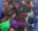 غرق سفينة تحمل لاجئين مسلمين من أراكان