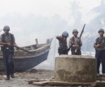 القوات البورمية تقيم نقاط تفتيش للروهنجيين وتنتهك أعراض نسائهم