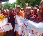 رهبان بوذيون يتظاهرون ضد "التعاون الاسلامي" في بورما