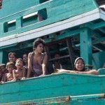 ماليزيا تنفي إبعادها قارباً يقل مئات المهاجرين