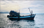 سفن تحمل اللاجئين الروهنغيا تتأرجح بالقرب من المياه الإقليمية الماليزية