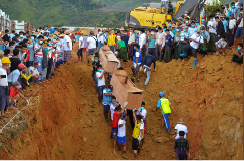 دفن مزيد من الجثث في مقبرة جماعية بعد انهيار أرضي بمنجم لليشم في ميانمار