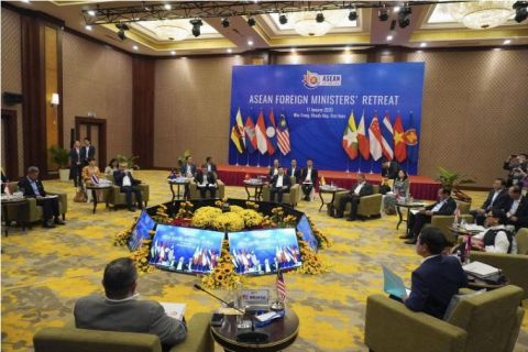 وزراء آسيان يتعهدون بالتعاون في قضايا الروهنغيا وبحر الصين الجنوبي