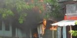 في بورما.. عربات الإطفاء تلقي وقودًا على منازل المسلمين المحترقة!