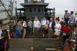 بحرية ميانمار تحتجز قاربا به 727 مهاجرا غير شرعي